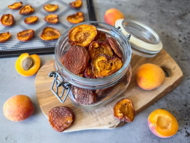DRIED APRICOT